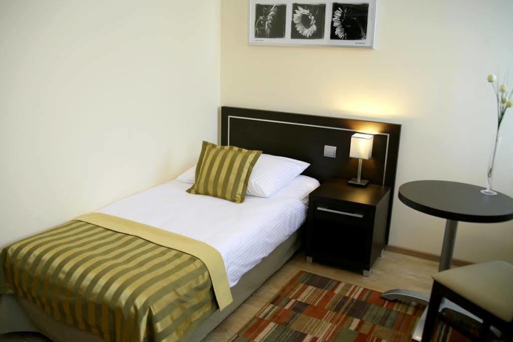 Hotel Safir 波兹南 外观 照片