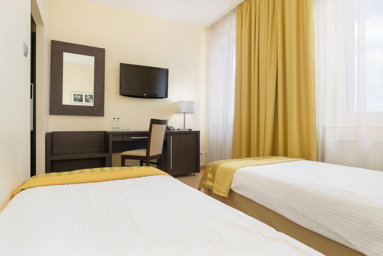 Hotel Safir 波兹南 外观 照片
